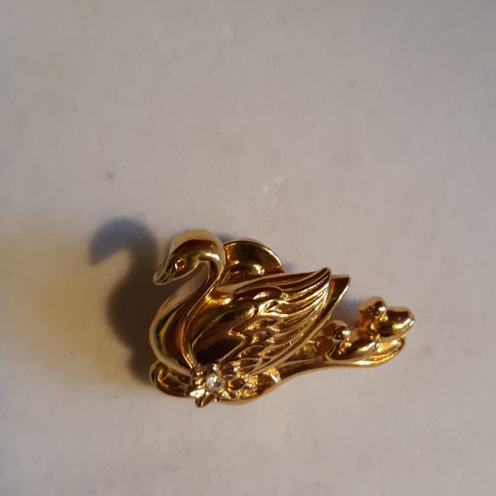 Avon Goldtone Swan Stick Pin